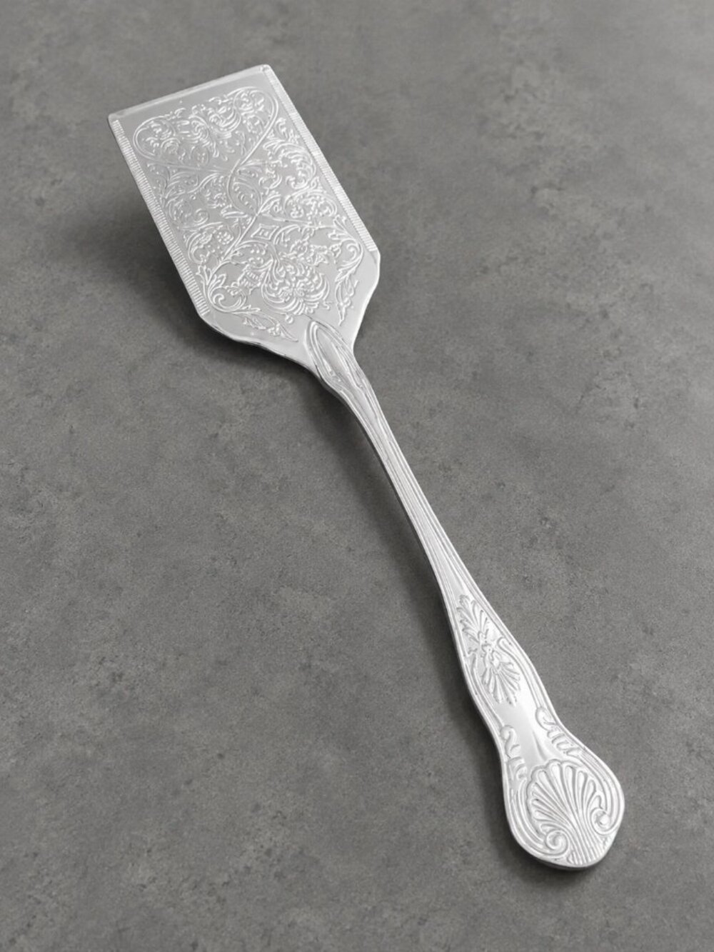 Vintage Silver Plated Ornate Cake Pie Server Floral Etched Shell Handle 11"